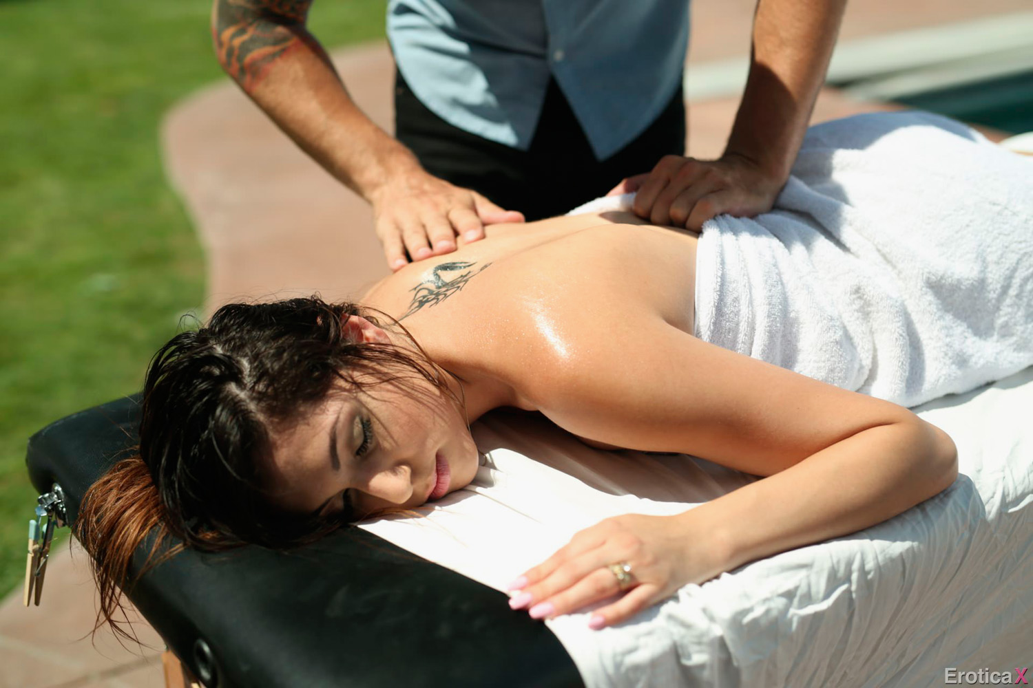 Judy Jolie gets drilled by her massage therapist in the blistering sun