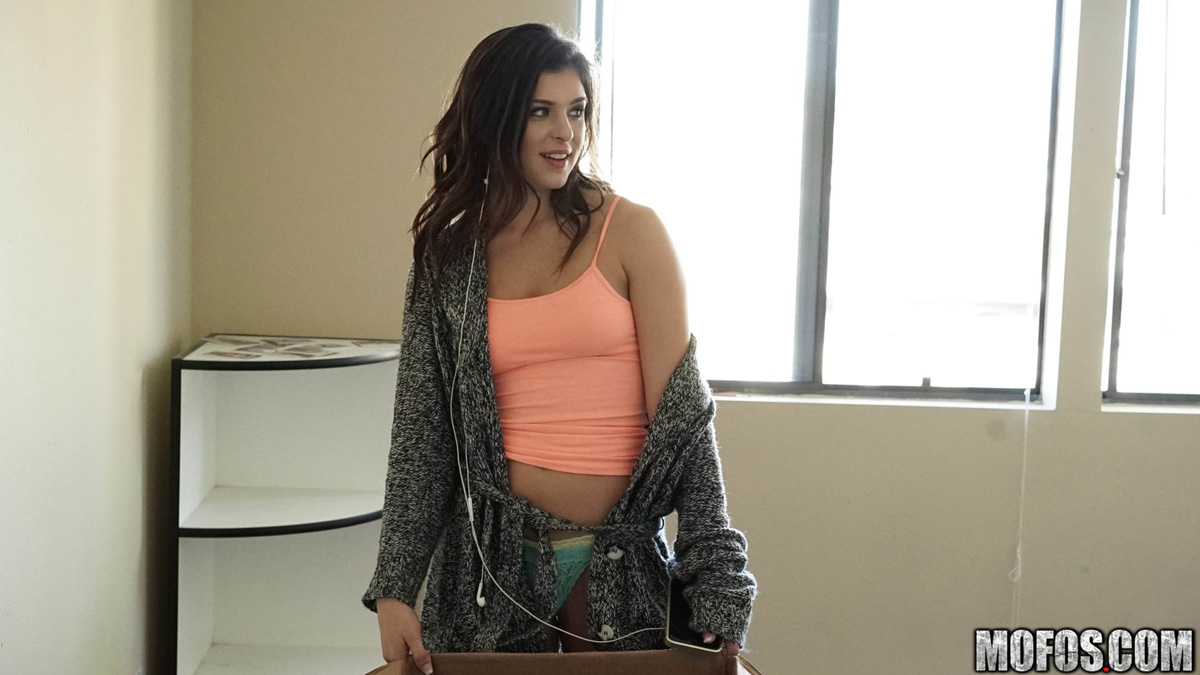 Leah Gotti gets her box stuffed by her new building manager