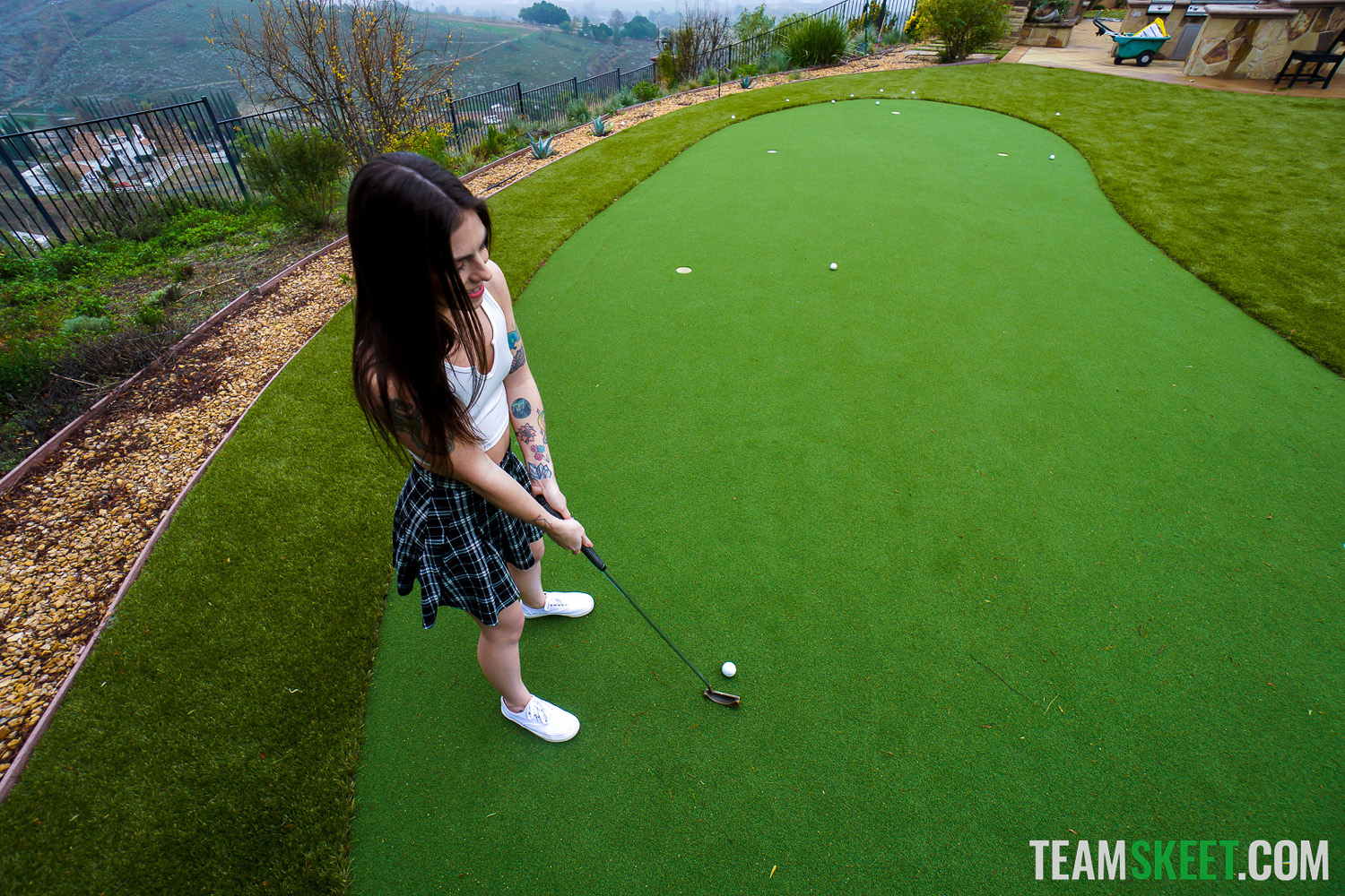 Thalia Rhea gets tiny snatch drilled after a game of golf