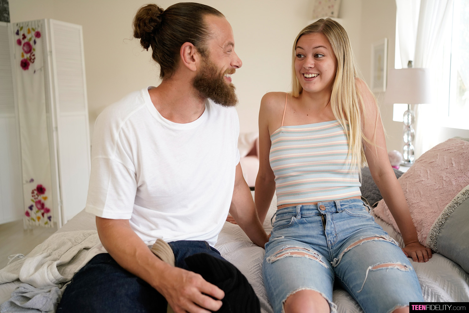 Amber Moore impatiently fucks her boyfriend who was just released from prison