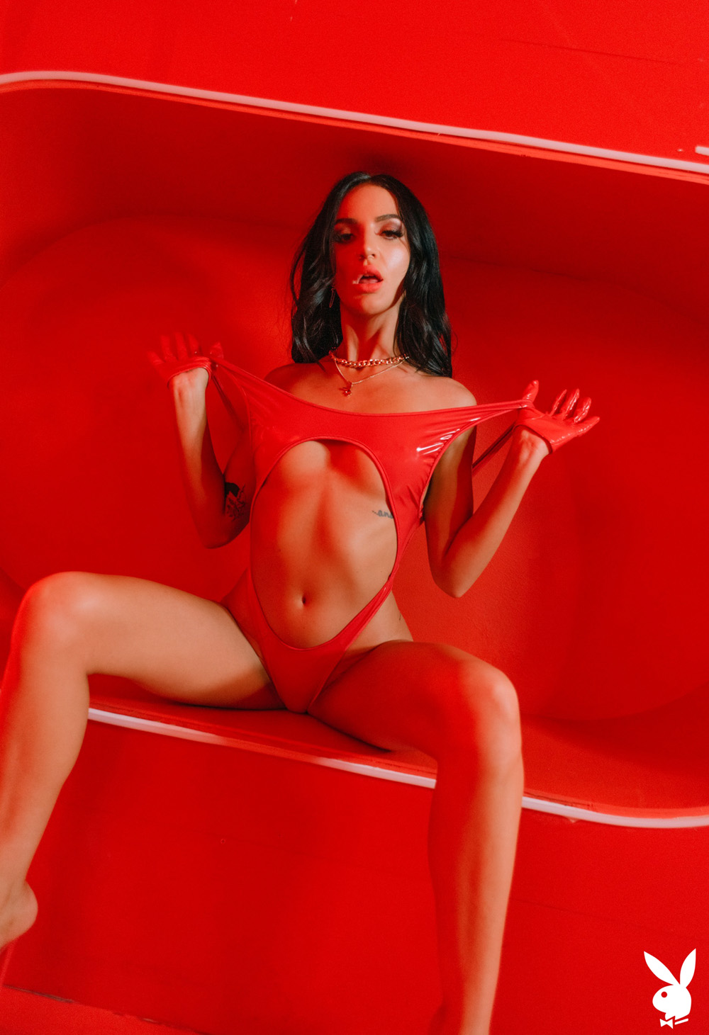 Ashlyn Chere exposes her exquisite beauty in the red room