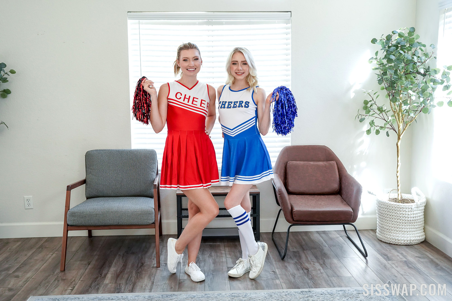 Emma Sirus and Scarlett Hampton swapping cocks after cheerleader practice