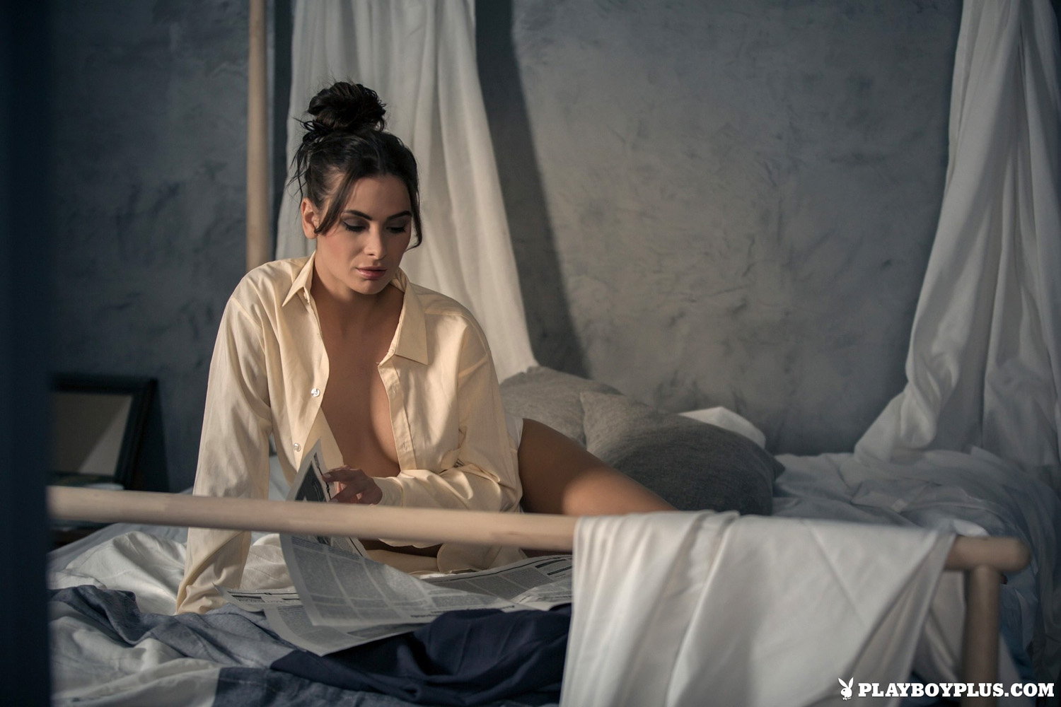 Juliette Cosmo reads the morning newspaper and masturbates