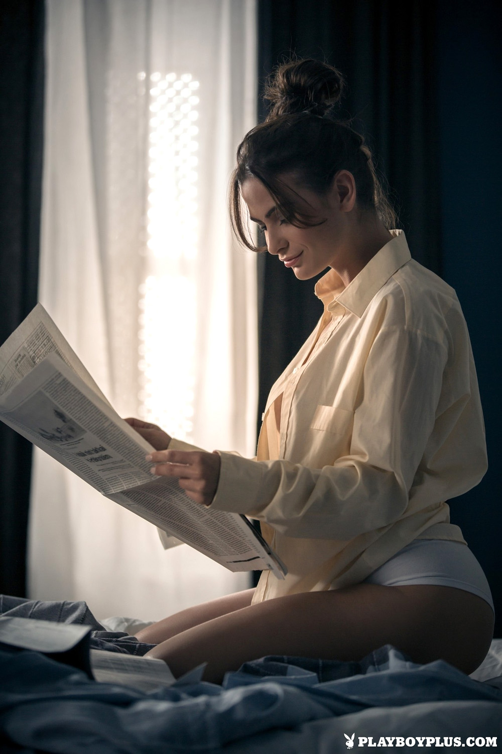 Juliette Cosmo reads the morning newspaper and masturbates