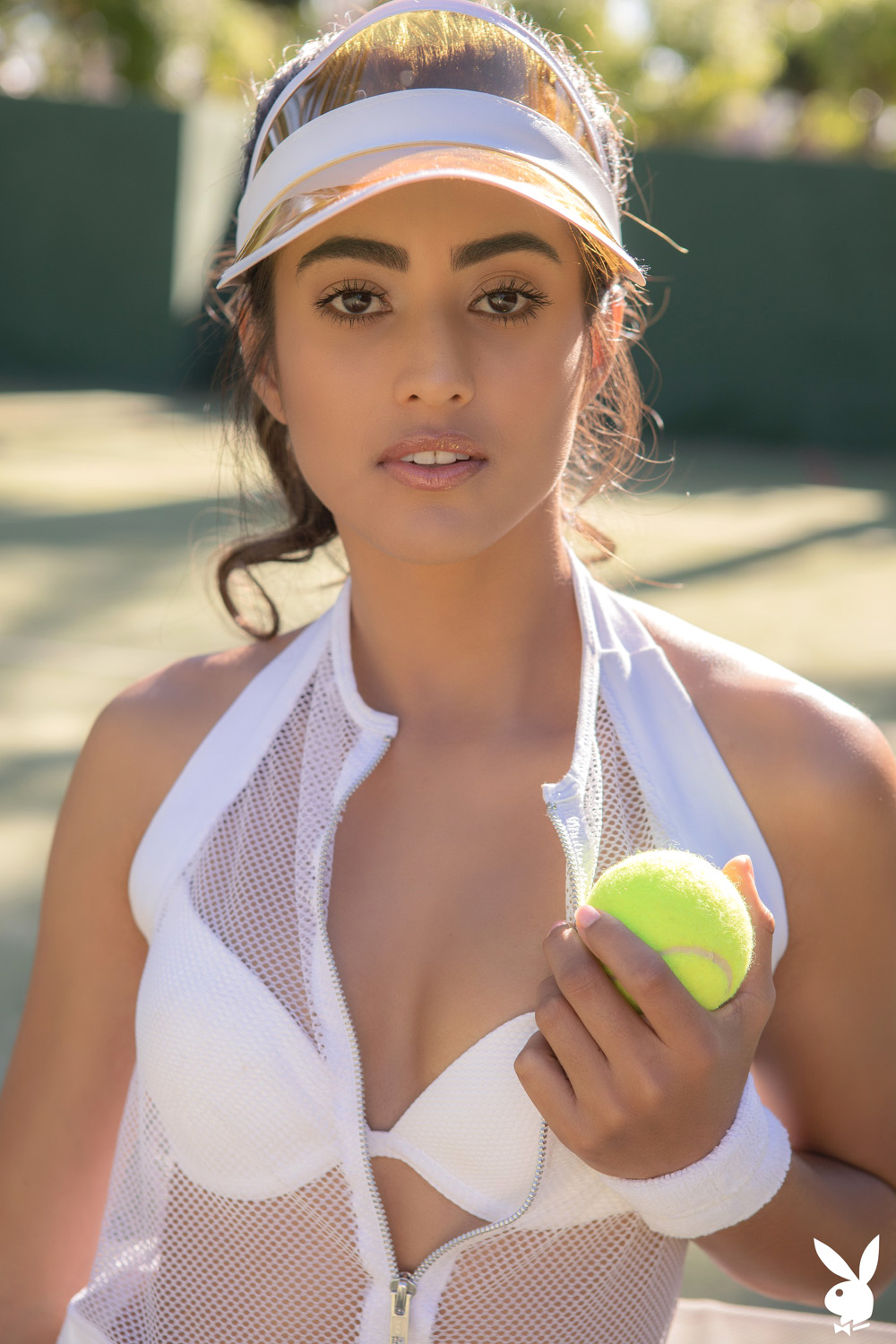 Katherinne Sofia reveals her flawless all natural figure on the tennis court