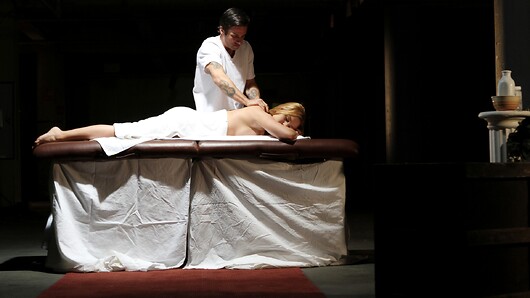 Krissy Lynn in Video - Massage In The Dark